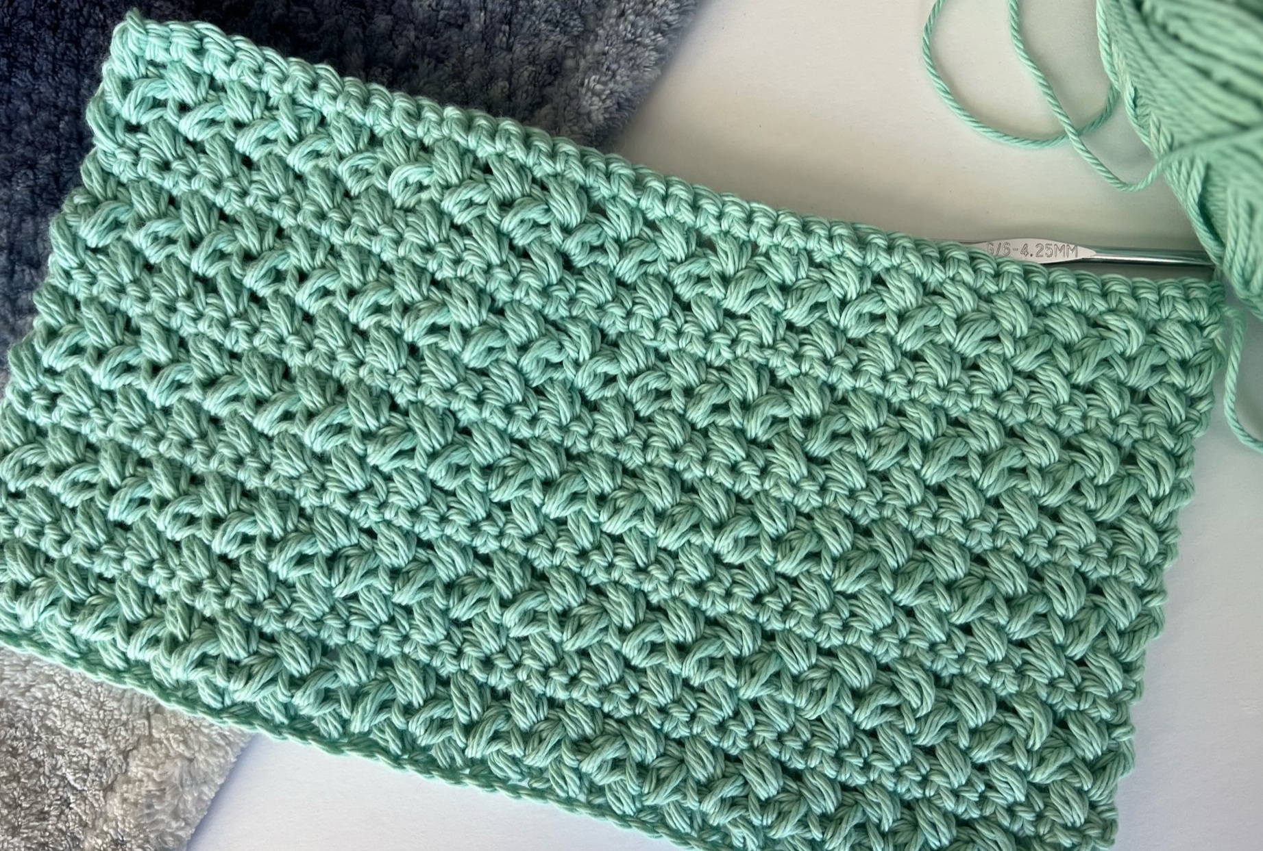 Read more about the article Mini Bean crochet  stitch pattern for blanket/scarf/bag/dishcloth